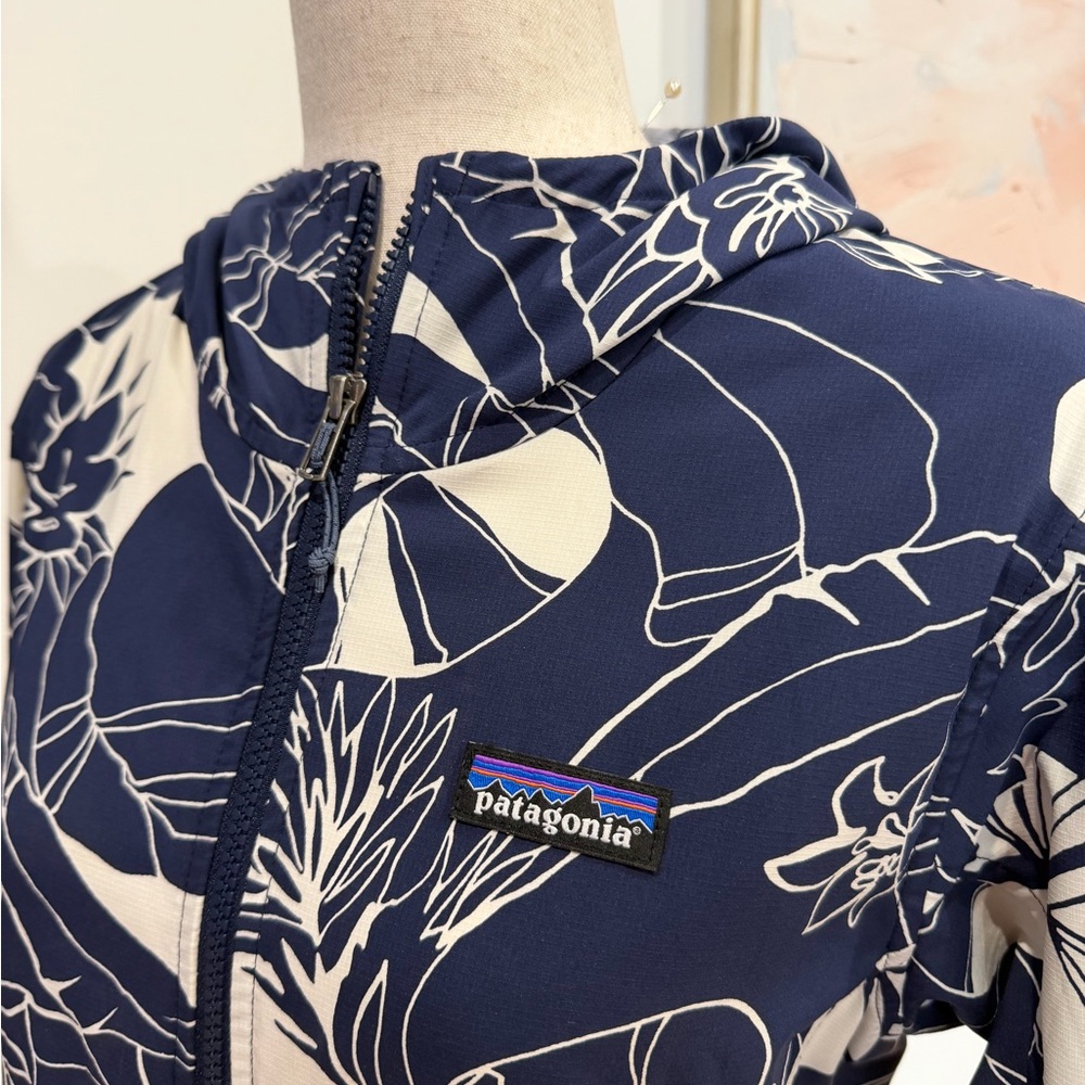 Patagonia Women's Blue and White Leaf Print Jacket - Picture 2 of 5